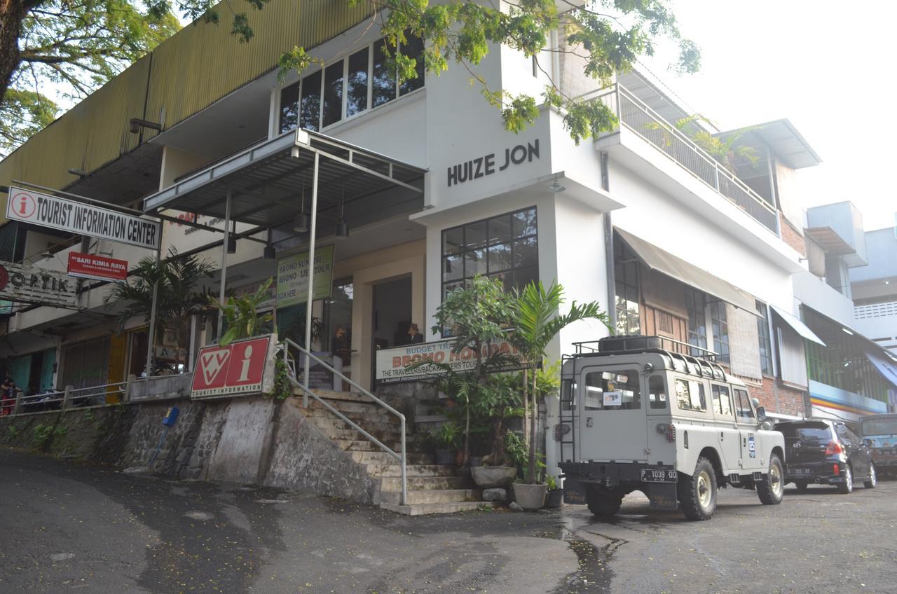 Huize Jon Hostel Malang Exterior foto